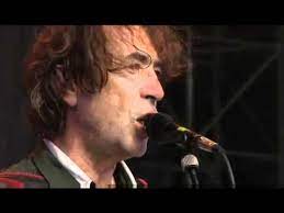Übersetzung des liedes „brenna tuat's guat (hubert von goisern (hubert achleitner)) von deutsch (österreichisch/bairisch) nach deutsch Hubert Von Goisern Brenna Tuats Guat 2011 Youtube