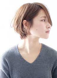 アッシュ アッシュベージュ ミルクティー関連のショートボブヘアです 柔らかい雰囲気とキレイなシルエットが特徴のショートボブスタイルです ショートを伸ばしかけの方や カジュアルだけど品のあるスタイルが好きな方に特にオススメです パーマ カラーは要相談で