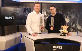 Spox stellt euch das team genauer vor. Dart Kommentatoren Basti Schwele Dartn De Dart News Dart Forum Dartsport Informationen Dart Wm Und Mehr