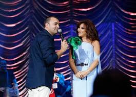 بعام 2000م، قامت الفنانة نجوى كرم بطرح ألبوم أغاني بعنوان عيون قلبي، ولقد أعلنت فيه عن زواجها من يوسف حرب، وكان هو متعهد حفلات آنذاك، وهذا الزواج أتى بشكل مفاجئ لعائلتها وللوسط الفني كله. ÙÙŠØ¯ÙŠÙˆ Ù†Ø¬ÙˆÙ‰ ÙƒØ±Ù… ØªØ¬ÙŠØ¨ Ù‡Ù„ ØªØªØ²ÙˆØ¬ Ù‚Ø±ÙŠØ¨Ø§ Ù…Ø¬Ù„Ø© Ø³ÙŠØ¯ØªÙŠ