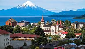 Villarrica is the closest volcano to pucón and is frequently climbed from the town. Santiago Puerto Varas Pucon Vaya Adventures Vaya Adventures