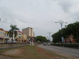 So saya nak kongsikan sekali lagi, tarikan utama bukit katil ini ialah rumah melaka yang menempatkan pelbagai perabot kayu dan tradisional daripada seluruh negara. Bukit Beruang Wikipedia