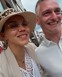 Allan Møller Sørensen & John Andreasen Puggaard ♥️♥️♥️ Som sidder nede i  Frankrig i deres sommerhus og alligevel har mig i Sine tanker på mine  fødselsdag 🇩🇰det er virkelig hjertevarm og tankevækkende