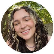 Sarah Dunning's Instagram, Twitter & Facebook