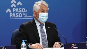 La fase 1 del plan paso a paso es la medida más restrictiva de movilidad y sólo permite salir para realizar compras o trámites puntuales y esenciales con un permiso individual que puedes obtener en comisariavirtual.cl. Covid 19 Minsal Reporta Alta Ocupacion De Camas Criticas Y Anuncia Cuarentena Para 14 Comunas Diario Y Radio U Chile