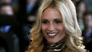 Vier Tage nach Geburt ihrer Tochter steht Michelle schon wieder vor der  Kamera