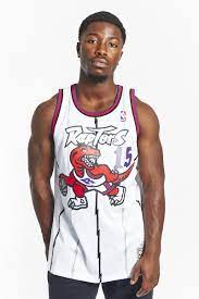 The fan base felt that carter had turned his back on them and would show up to boo him for years after the trade. Vince Carter 98 99 Hardwood Classic Swingman Nba Jersey Stateside Sports