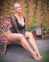 I showcase and talk about some of my fave pieces from past photoshoots 👙 hair by @ziyadsalon @orange_is_the_new_ange 💗. 46 Best Stefania Ferrario Images On Pholder Stefania Ferrario Gentlemanboners And Shorthairedhotties
