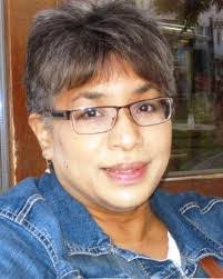 Elisa Brown's Instagram, Twitter & Facebook