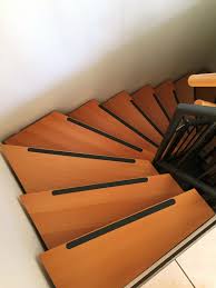 Bei der sanierung und dem bau eines hauses die holztreppe hat vor allen dingen den vorteil, dass holz ein sehr warmes material ist. Karagrip 3cm Schwarze Antirutschstreifen Treppe Fliesen Rutschschutz Antirutsch Kaufen Bei Kay Rang Gmbh