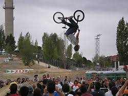 En ciclismo de montaña, los corredores recorren un largo y. Ciclismo Bmx Wikipedia La Enciclopedia Libre