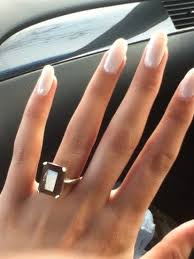 Round Acrylic Almond Nails So Much More Natural Then Square And They Make Your Fingers Look Longer Better If Y Rounded Acrylic Nails Round Nails Pointy Nails