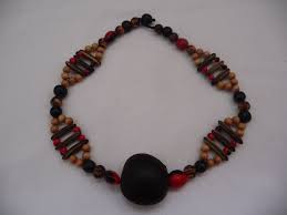 Collier Ethique Avec Graines Naturelles De Asai Oeil De Boeuf Acacia Et Huayruro Collier Par Wiphala Bijoux En Cuir Collier Collier Perle