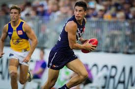 Banfield logró una importante victoria ante atlético en tucumán por la zona campeonato de la copa maradona. How Bailey Banfield S Afl Dream Turned To Dust Before The Fremantle Dockers Came Calling Abc News