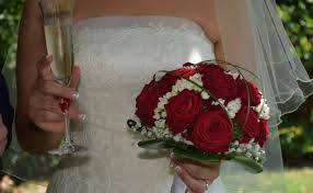 Some tussy mussy bouquets come with a small chain to make carrying them easier. 5 Styles Of Classic Bridal Bouquets
