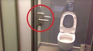 Ci occupiamo della ristrutturazione di bagni con servizio chiavi in mano nella provincia di verona e mantova, trasformiamo il tuo vecchio bagno in una stanza nuova e moderna. Questo Bagno Sembra Avere La Porta Trasparente Ma Girando La Chiave Cambia Tutto Guardachevideo It