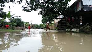Kondisi banjir kec pangkalan karawang 200221. Sungai Cikeruh Meluap Permukiman Warga Di Blok Loji Majalengka Terendam Bagian 1