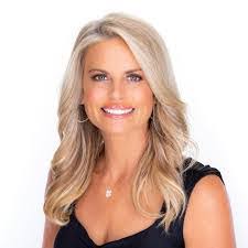 Courtney Lemons's Instagram, Twitter & Facebook