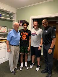 On november 21, 2000, hubert davis tied his career high in points in a nba game. Roy Williams Hubert Davis Watch R J Davis On Senior Night Zagsblog