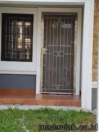 22 gambar teralis pintu minimalis rumah modern 2019 model teralis pintu minimalis modern tidak hanya tersedia dengan berbagai bahan seperti tralis pintu gerbang minimalis contoh desain hunian tralis pintu gerbang minimalis seperti pada sub judul yang telah kamu baca diatas ini blog. Teralis Jendela Dan Pintu Minimalis Model Terbaru Madaniah