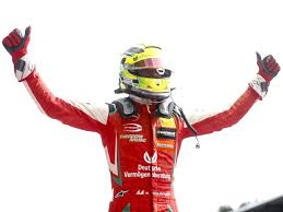 Kann er dem schrecklichen druck standhalten? Erster Titel Perfekt Mick Schumacher Wird Formel 3 Europameister News Nordbayerischer Kurier
