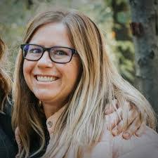 Jennifer Hazen's Instagram, Twitter & Facebook