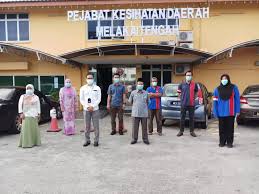 Talian terus / fax : Serahan Di Pejabat Kesihatan Daerah Melaka Tengah Diterima Oleh Dr Suhaila Juga Di Jabatan Kesihatan Negeri Melaka Diterima Oleh Puan Raihan Amanah Kalian Alhamdulillah Dapat Kami Tunaikan Terima Kasih Banyak Atas Kepercayaan
