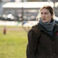 Mare of easttown cuenta la historia de una detective que vive en un pequeño pueblo del estado de pensilvania quien tiene la tarea de investigar un misterioso asesinato que ha ocurrido en su localidad, mientras hace lo posible por evitar que su vida se caiga a pedazos. Kate Winslet In Hbo S Mare Of Easttown You Should Definitely Be Watching Vox