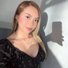 Karol Padilla's Instagram, Twitter & Facebook