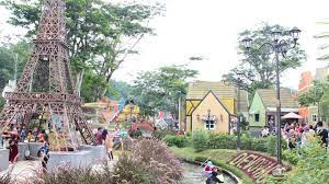 Pagi hari atau sore hari perlu dibawa: De Voyage Little Eropa Wisata Instagrammable Wajib Akhir Tahun