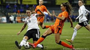 The german name for football (or soccer). Dfb Frauen Gegen Die Niederlande Auf Augenhohe Sport Dw 24 02 2021