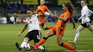 Klagenfurt steigt in bundesliga auf! Dfb Frauen Gegen Die Niederlande Auf Augenhohe Sport Dw 24 02 2021