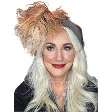 Mandi Hogan's Instagram, Twitter & Facebook