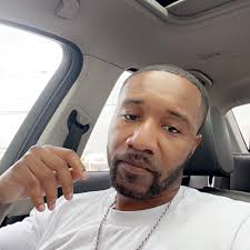 WUS HATN HOMIES!!!! ME AND THE HOMIE Barry Brewer Jr GONE SLAP YALL AROUND  WITH THESE JOKES!!!!...WE STARTING OFF IN LA ON JULY 25TH!!!..AND SAN DIEGO  IS UP NEXT.... STAY TUNED FOR