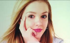 American Liz Marks was just 17 when she got into a terrible car crash  because she was texting while driving. She tells her cautionary tale in a  video which has gone viral