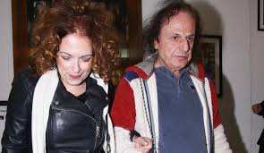 Η ελένη ράντου μεταξύ όσων είπε, μίλησε και για την κόρη της νικολέττα, δηλώνονταςστην αρχή της συνέντευξης, το πόσο υπερπροστατευτική και δεμένη είναι μαζί της, περιγράφοντας περιστατικό από. Elenh Rantoy Basilhs Papakwnstantinoy Deite Thn Korh Toys Poy Exei Ginei 21 Etwn Pics Pagenews Gr