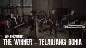 Check spelling or type a new query. Lirik Lagu Telanjangi Dunia Yang Dipopulerkan Oleh Winner Sonora Id