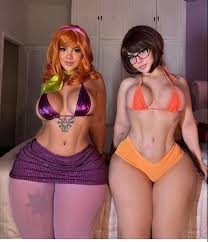 Velma and Daphne (Victoria Matos and Gracie Bon) [Scooby doo] : r ...