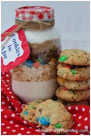 Cookies In A Jar With Free Printable Recipe Jar Food Gifts Mason Jar Cookies Cookie Jars
