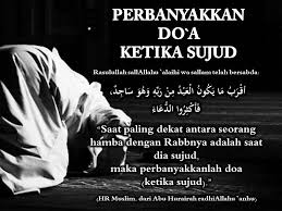 Di dalam sujud ketika shalat, karena sujud sahwi merupakan sujud yang serupa dengan sujud shalat. Perbanyakkan Doa Ketika Sujud Kerana Dia