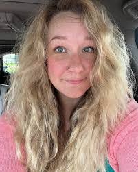 Ashley Mellinger's Instagram, Twitter & Facebook