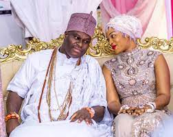Ife forsker for en bedre fremtid. Ooni Of Ife His Wife Queen Silekunola Welcome Newborn Prince