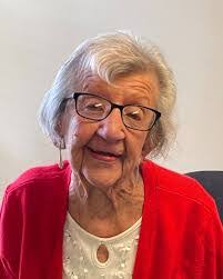 Angie Shute's Instagram, Twitter & Facebook