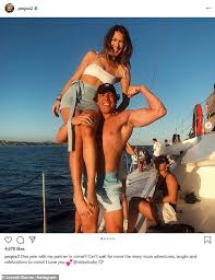 Bem vindos à página oficial de facebook de ruben dias atleta do sport lisboa e benfica. Arnold Schwarzenegger Sohn Joseph Baena Feiert Ein Jahres Jubilaum Mit Freundin Nicky Dodaj Aktuelle Boulevard Nachrichten Und Fotogalerien Zu Stars Sternchen