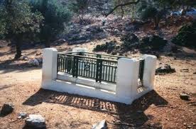 Rupert Brooke Died En Route To Gallipoli 23 4 1915 His Fellow Officers Had Little Time To Make Arrangements At 06 Most Famous Poems Rupert Brooke World War I