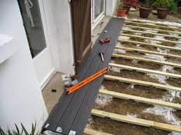 Comment Poser Une Terrasse Composite Sur Lambourdes Et Plots Terrasse Faite Maison Terrasse Composite Terrasse Bois Composite