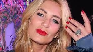 25,00 € statt 59,99 €. Sarah Kern Liebes Aus Mit Ihrem Ehemann Matthew Cordona