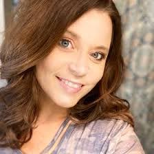 Lisa Meade's Instagram, Twitter & Facebook