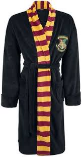 Inspirée par les codes du collège poudlard, notre collection de vêtements harry potter va faire des heureux en un coup de baguette magique ! Peignoir Poudlard Harry Potter Peignoir Hogwarts