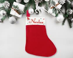 Elles égayeront votre chez vous le mois de décembre en attendant le passage du père noël dans la nuit du 24 au 25 décembre. Chaussette De Noel Personnalisee A Suspendre Cadeaux Com